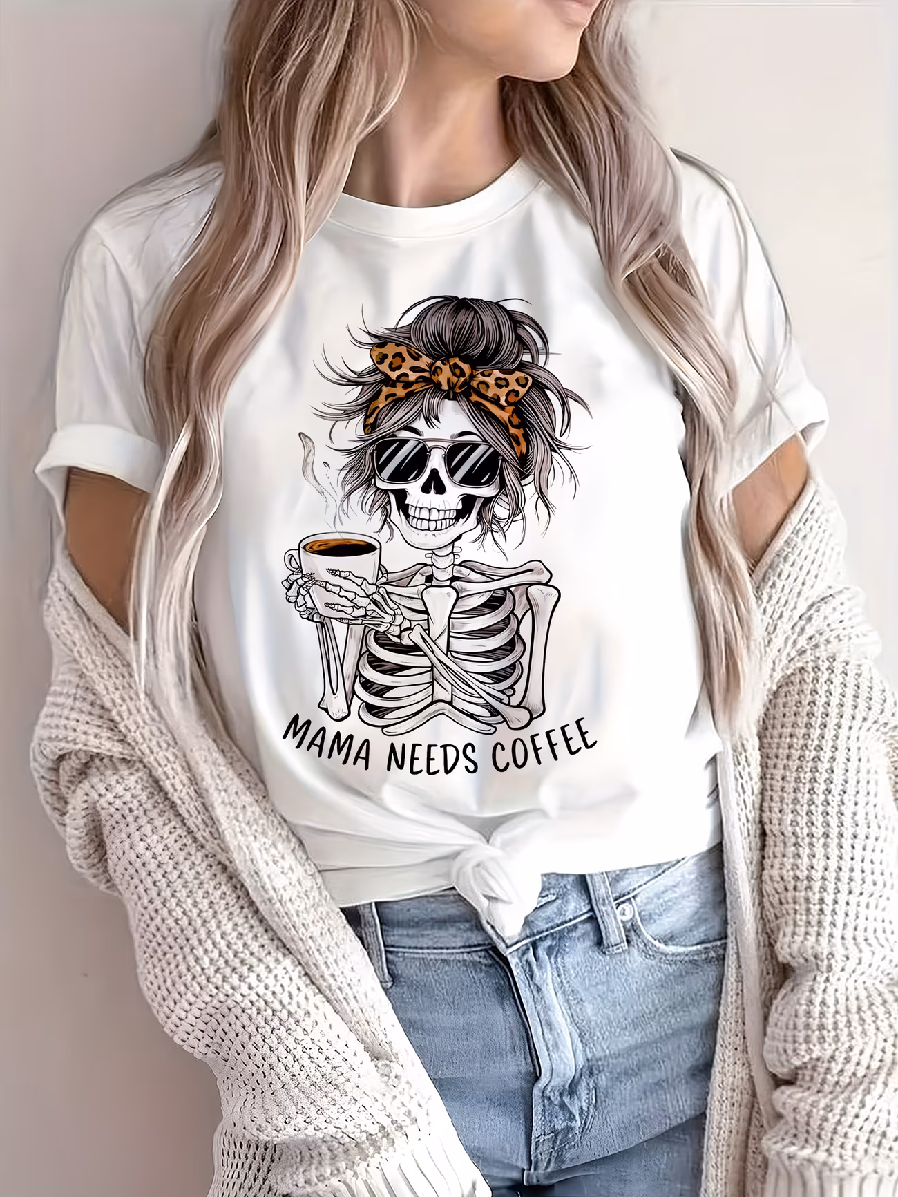 Mom Wants a Coffee-Themed Halloween T-Shirt Featuring a Skull Print, Perfect for Casual And Festive Outfits for Women, with Short Sleeves